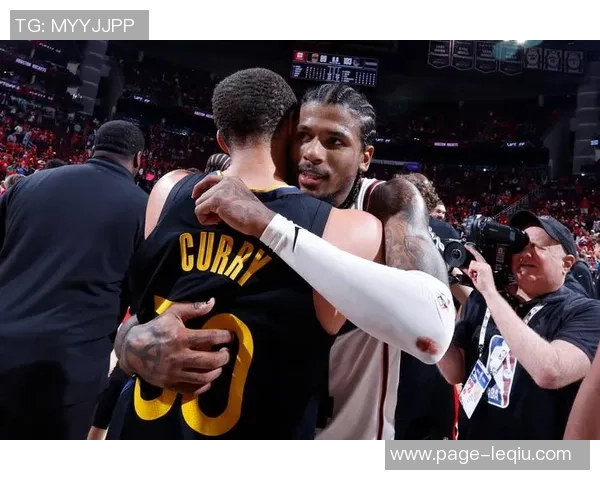 2016年勇士与火箭季后赛第三场精彩回顾与赛后分析 2016年勇士与火箭季后赛第三场精彩回顾与赛后分析